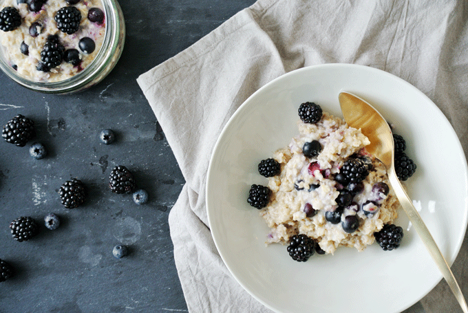 foodblog, fit essen, TCM Rezepte, warmes Frühstück, Beeren, Haferflocken, besser essen, glutenfrei